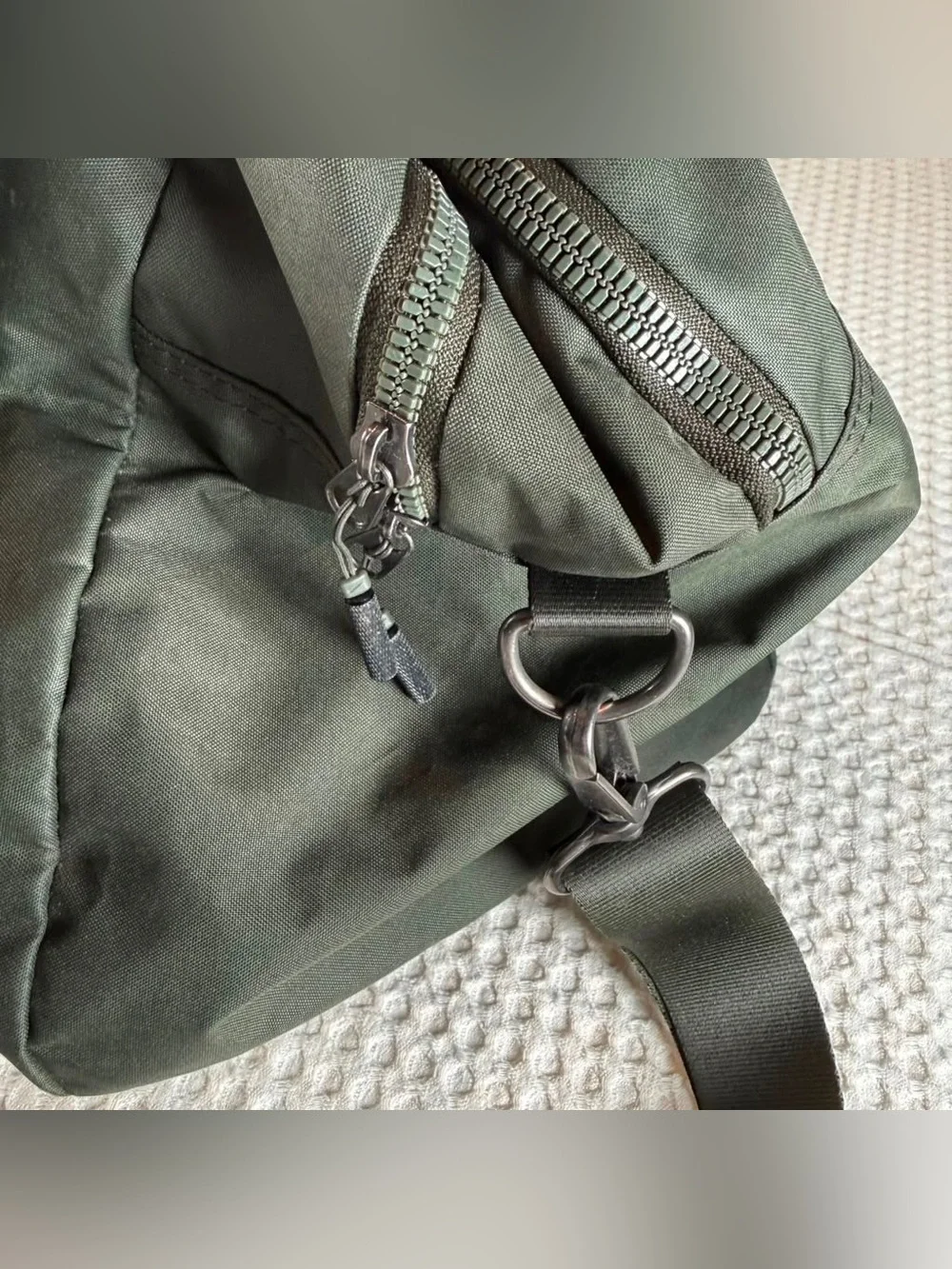 Nike Olive Green Duffel Bag Gym Training Travel Shoulder Bag Multiple Pockets